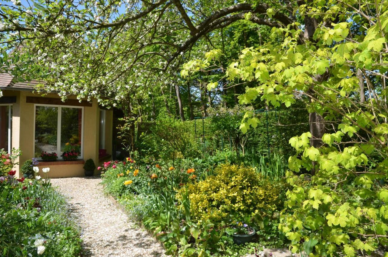 ジヴェルニー Le Clos Fleuri Bed & Breakfast エクステリア 写真